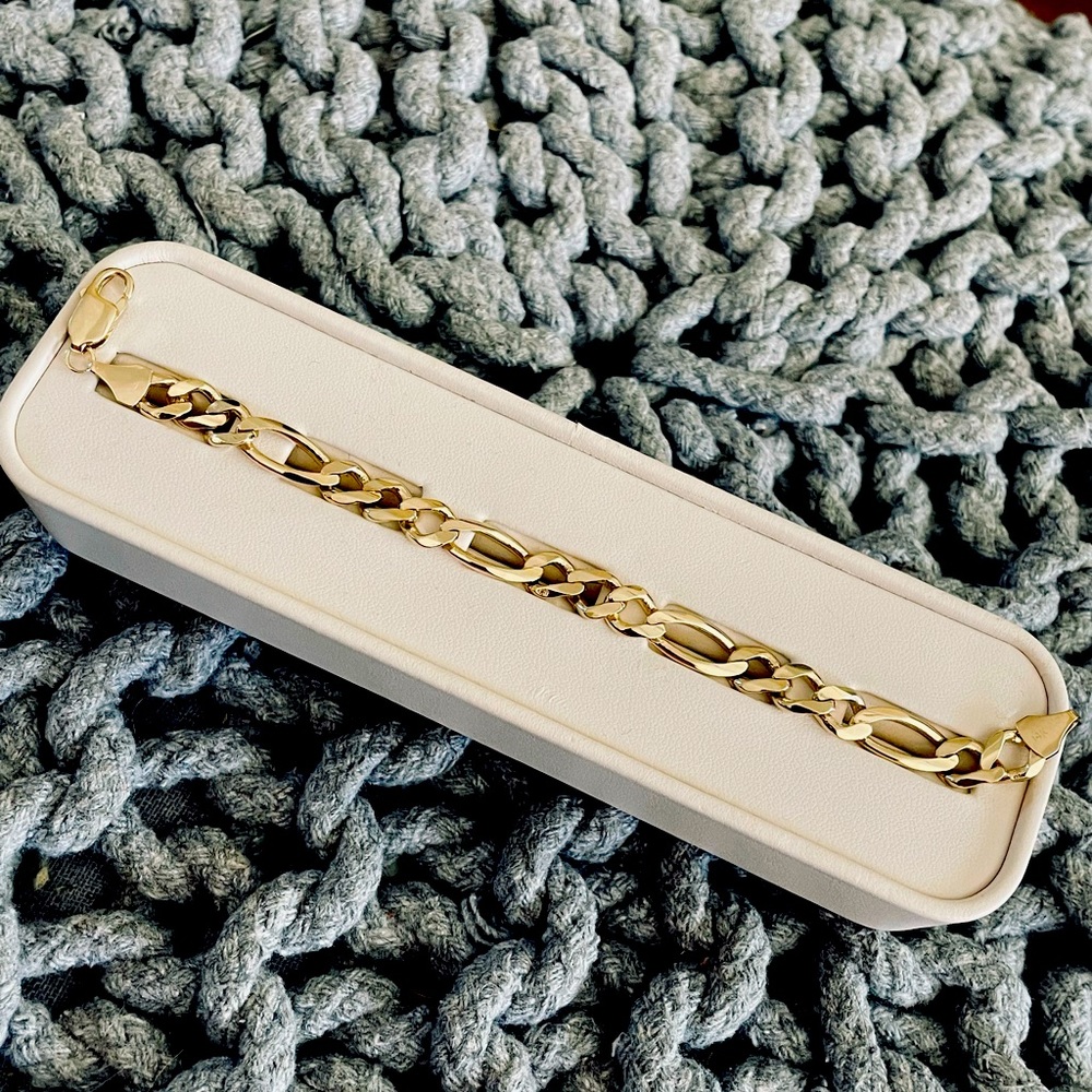 SOLD- 7 1/2” FIGARO 14k gold bracelet